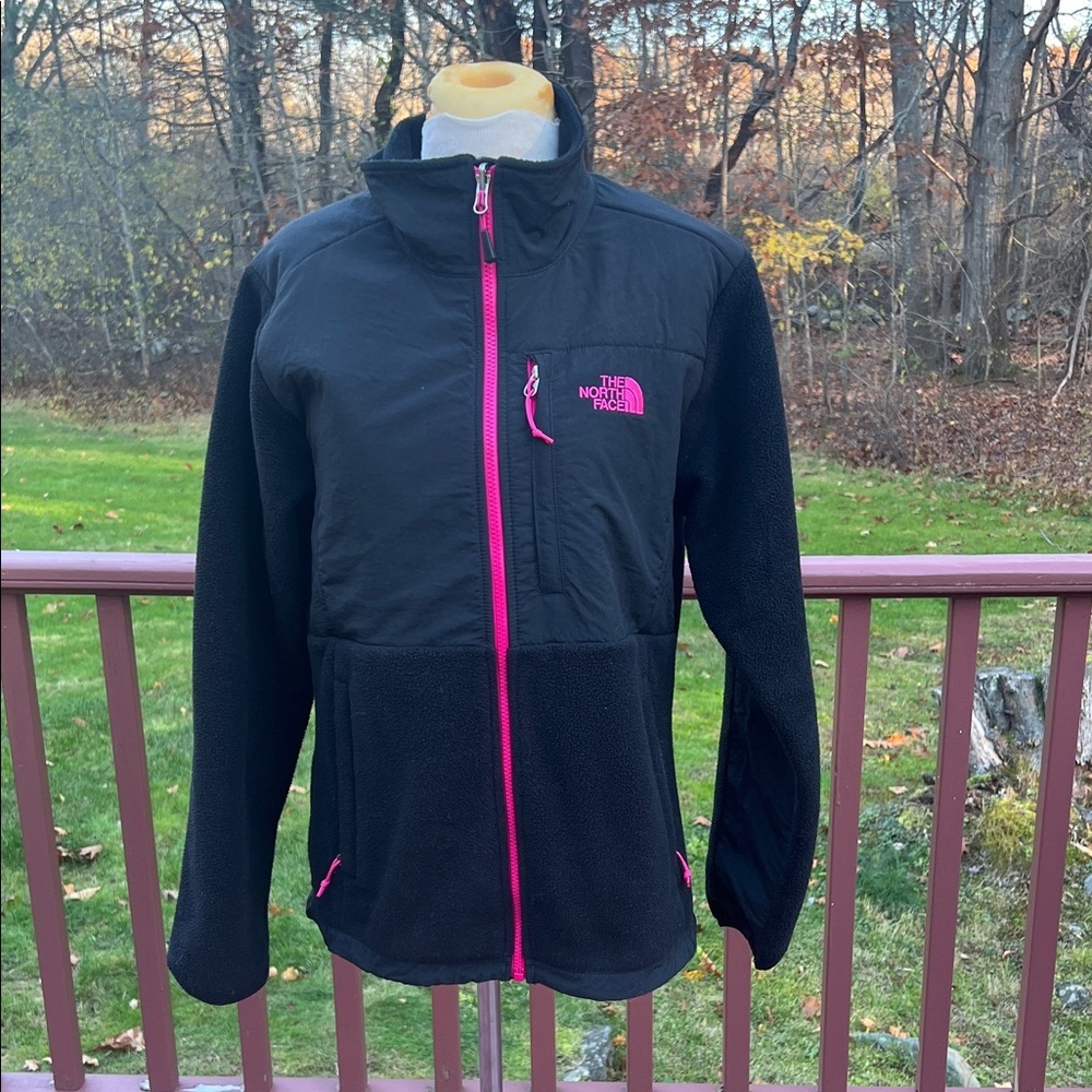 The North Face Women's large Black Denal fleece Jacket with Pink Zipper.